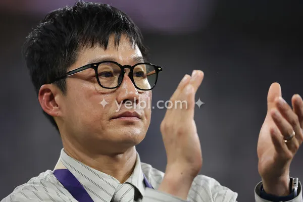 이정효 감독님 붙잡고 싶은데 붙잡기엔 해준게 없어 미안하면 개추