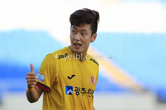 커뮤에 글쓰면서 들락거리는거 진짜 오랜만이네